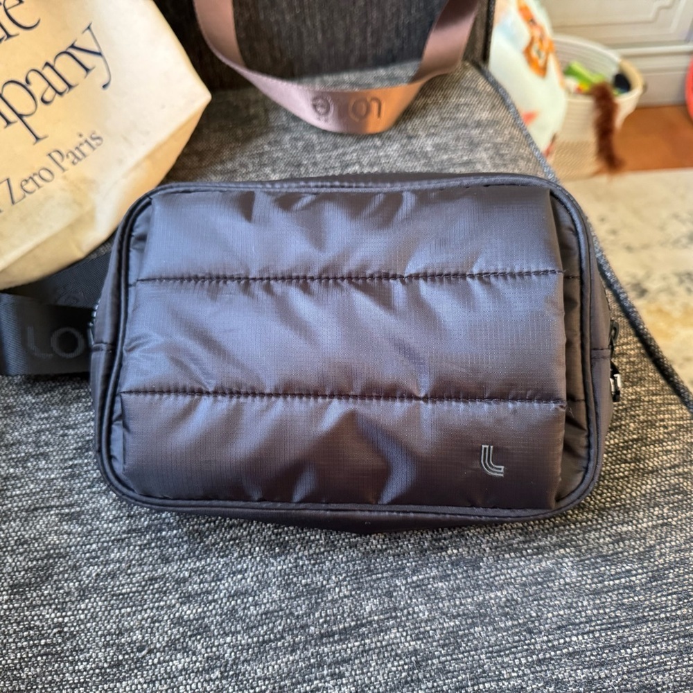 Lole Black quilted Crossbody Bag with hand warmer compartment - Picture 11 of 13